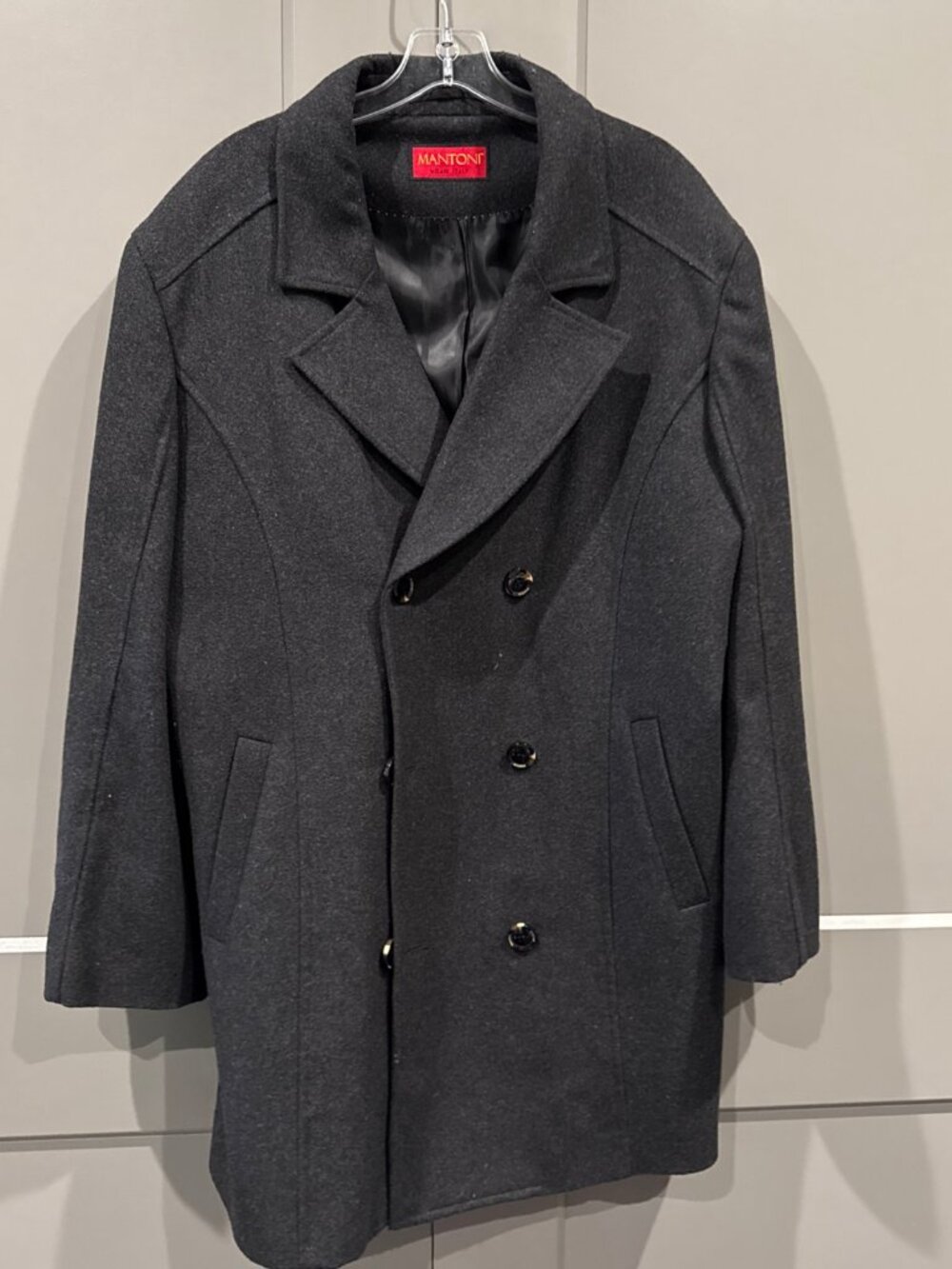 Mantoni  NWT Full Length Top Coat . Size- 44 Model Ralph Drop L